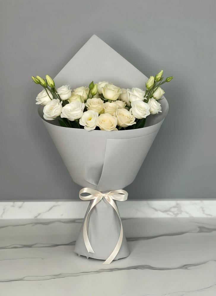 Букет цветов из: Розы и Лизиантусы в Слободе