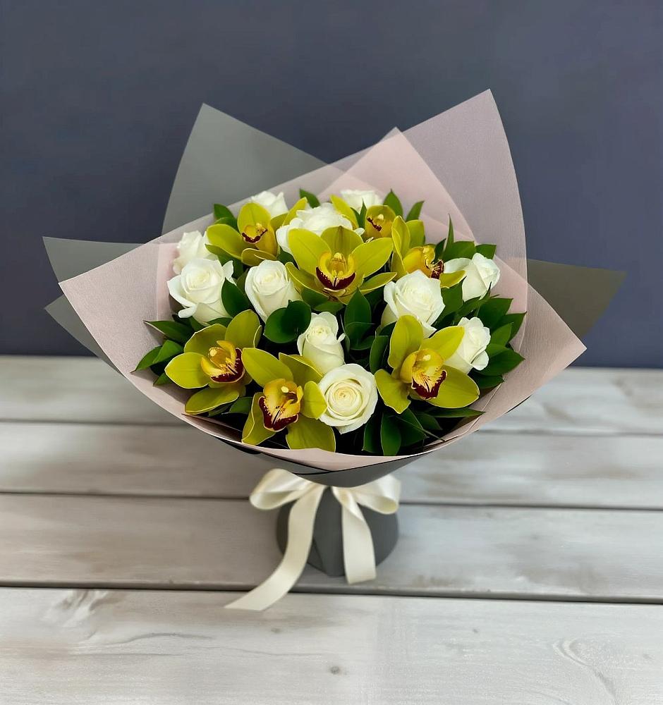 Букет цветов из: Орхидеи и Розы в Слободе