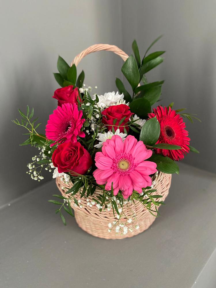 Цветочная композиция из Розы, Хризантемы и Герберы в корзине в Слободе